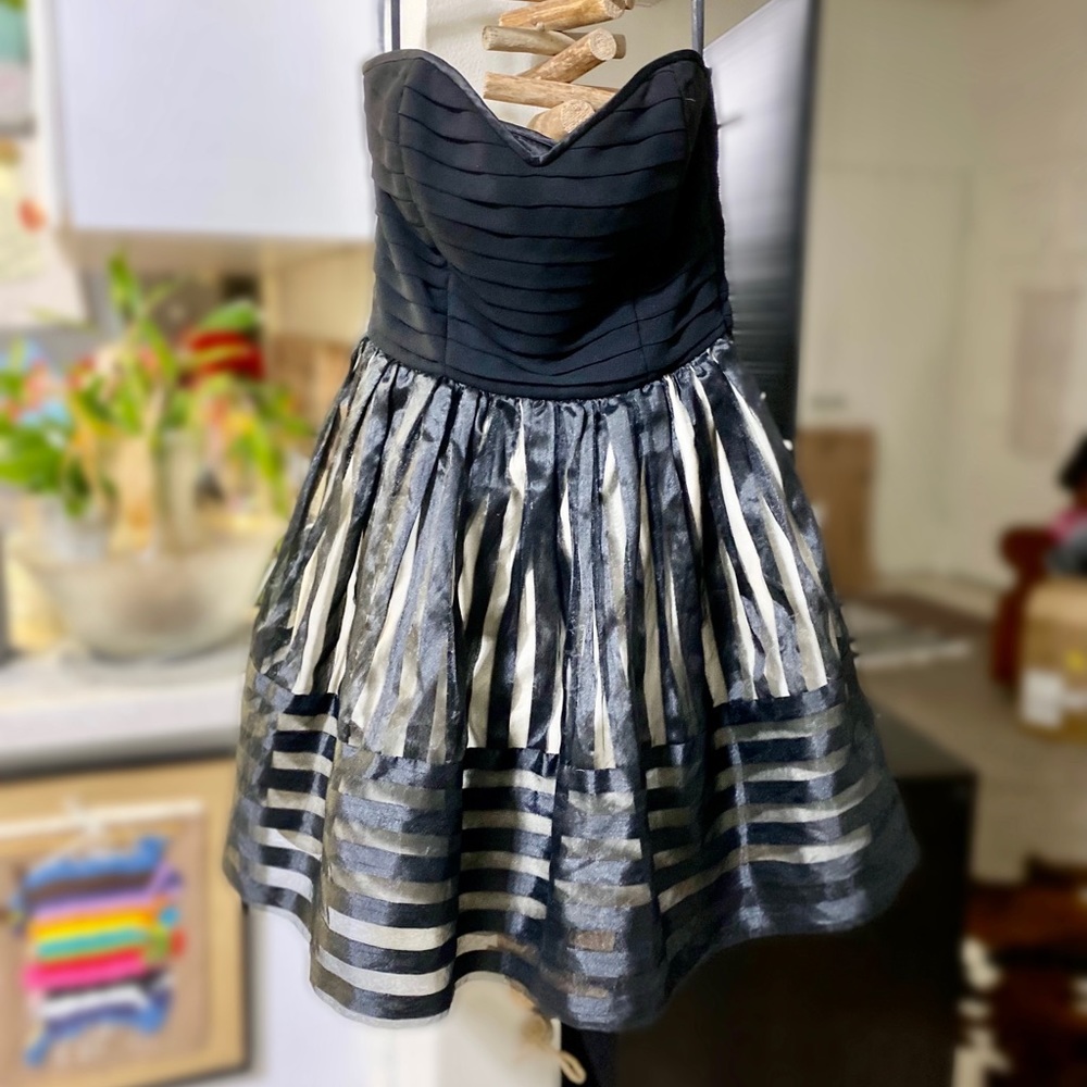 Betsy Johnson Stripe Organza Dress size 6. - Picture 1 of 9